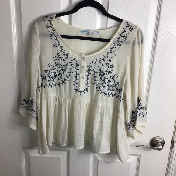 3/25$🌈 Off White Embroidered Boho Peasant Top - Picture 2 of 5